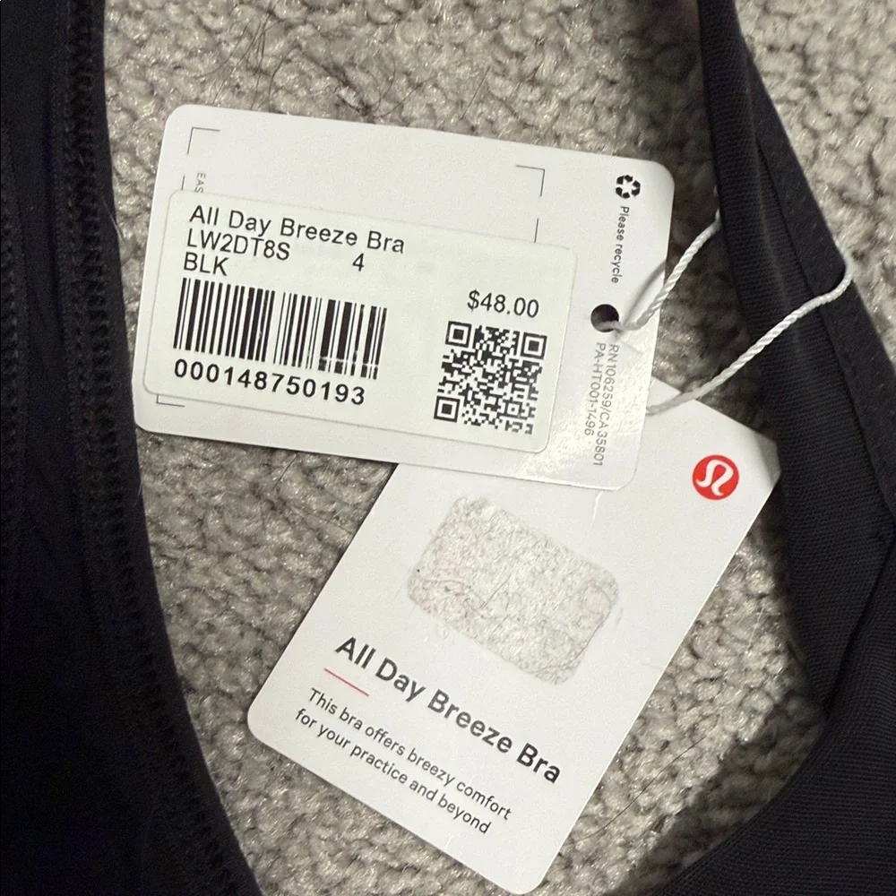 Lululemon bra size  4 nwt - Picture 2 of 3